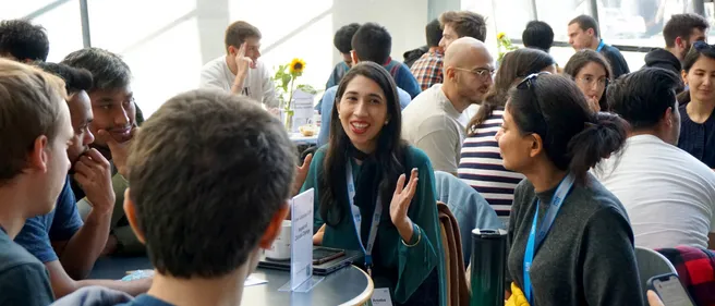 Im Rahmen des ersten Sustainability Days der Technischen Universität München treffen sich Studierende zur Diskussion über verschiedene umweltrelevante Themengebiete im Green Language Café